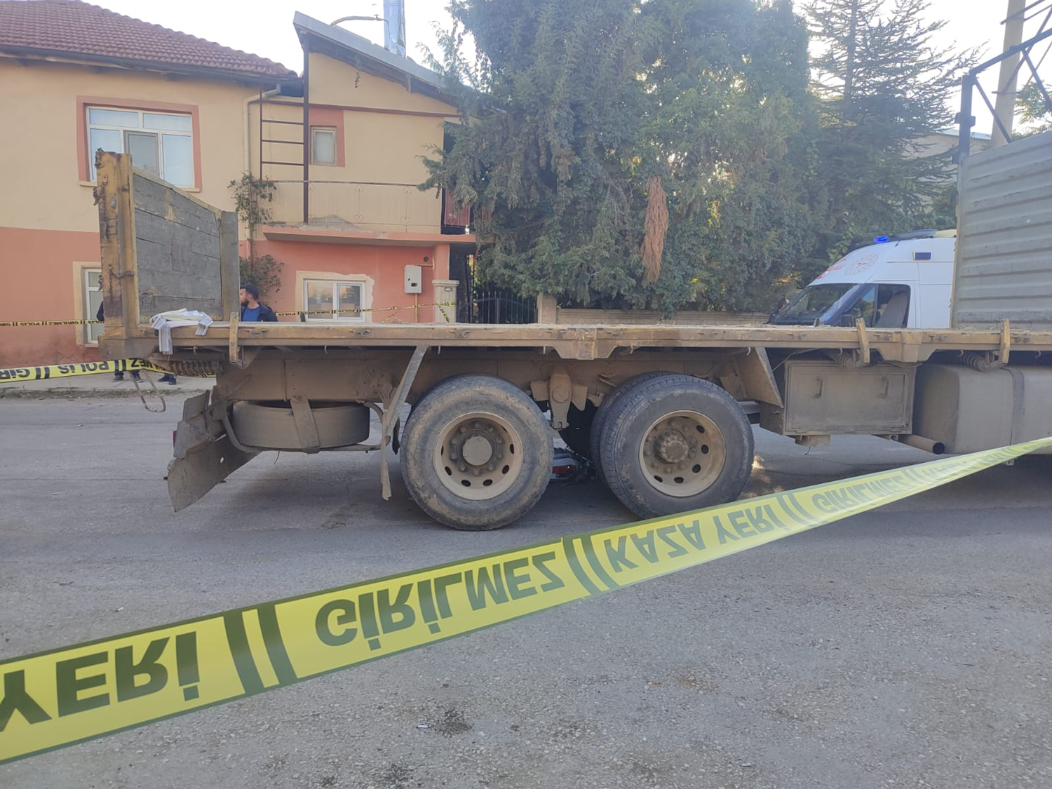Isparta'da kamyon ile motosikletin çarpıştığı kazada 1 kişi öldü, 1 kişi yaralandı