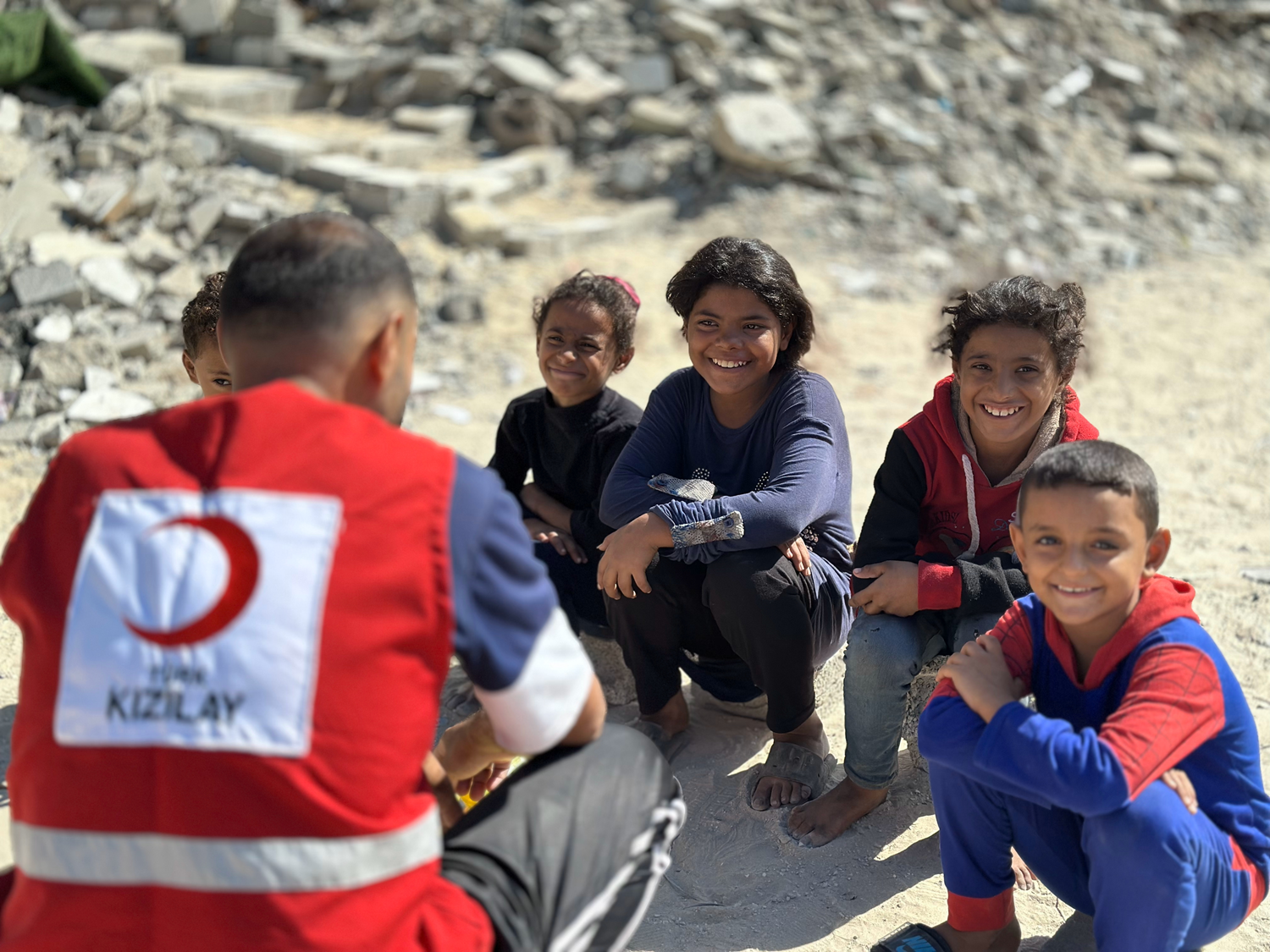 Türk Kızılay'dan Gazze'ye yardım eli: Filistinlilerin yaraları sarılıyor