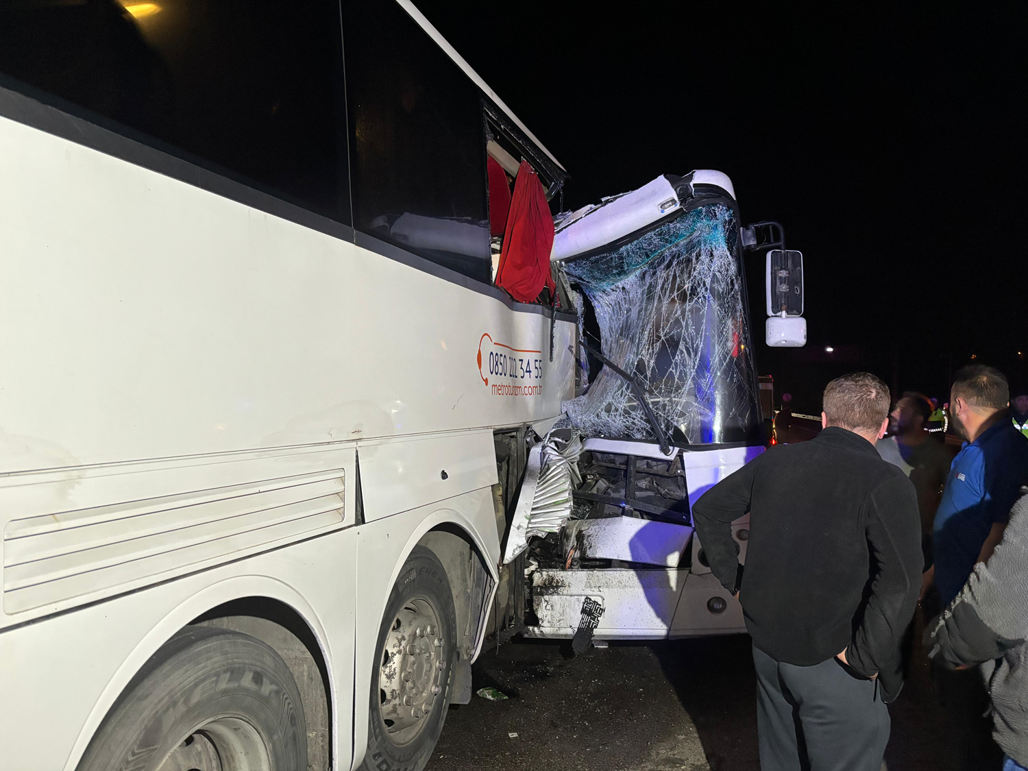 Sinop'ta iki otobüsün çarpıştığı kazada 12 kişi yaralandı