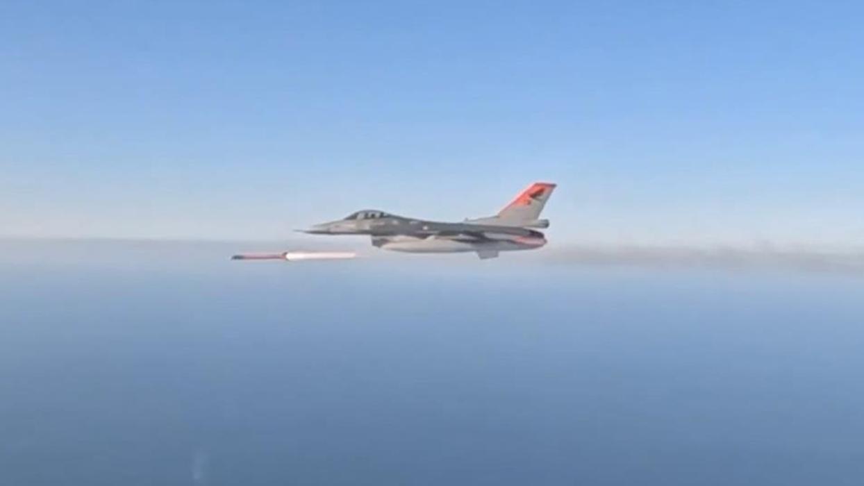 "Gök vatan"ın sarsılmaz iki pençesi... BOZDOĞAN ve GÖKDOĞAN füzelerinin test atışları başarıyla tamamlandı