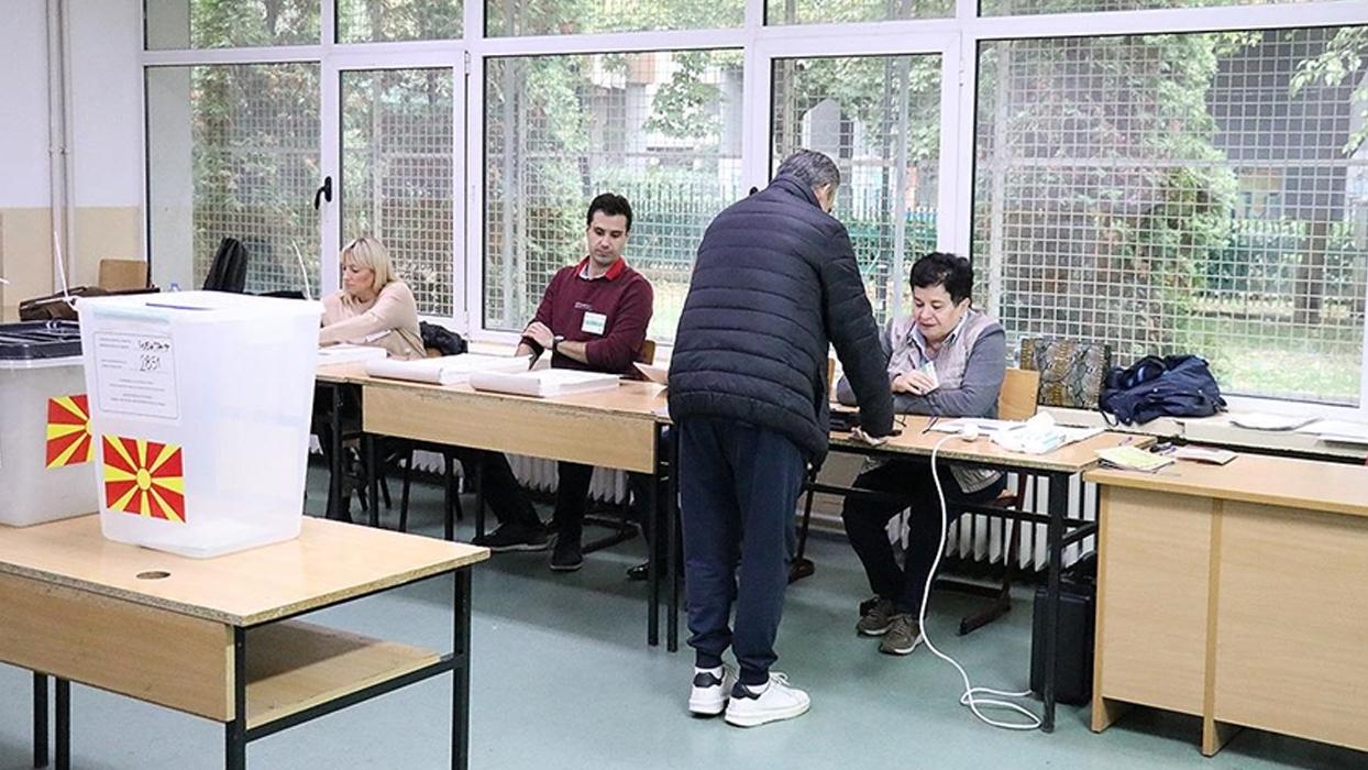 Kuzey Makedonya'da halk yerel seçim için sandık başında!