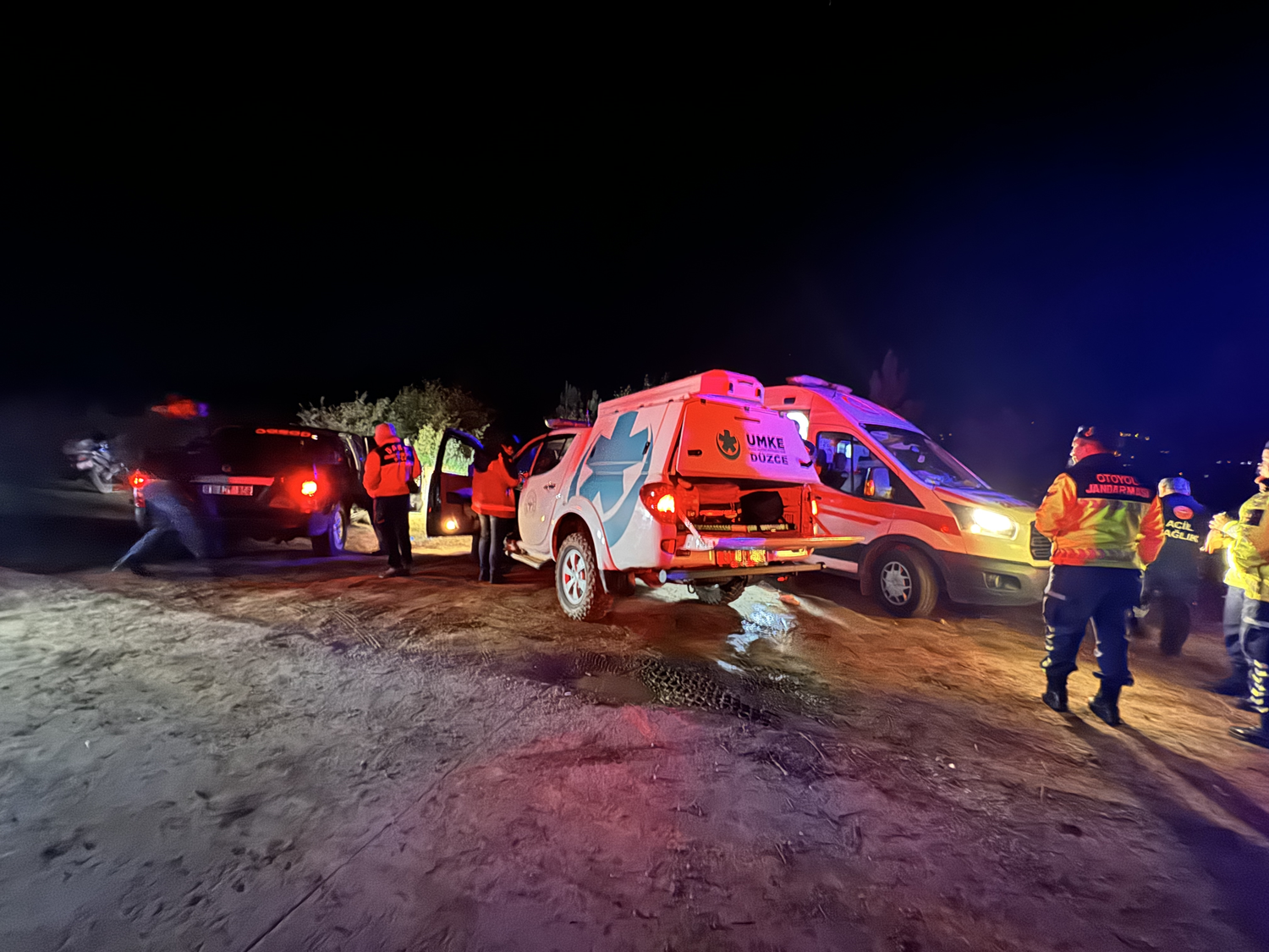 Düzce'de ormanlık alanda kaybolan yaşlı adamı arama kurtarma ekipleri buldu