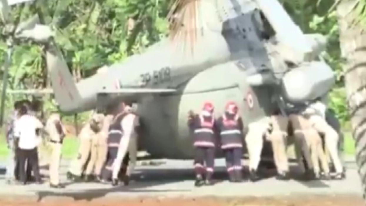 Hindistan Cumhurbaşkanı'nı taşıyan helikopterin iniş yaptığı pist çöktü