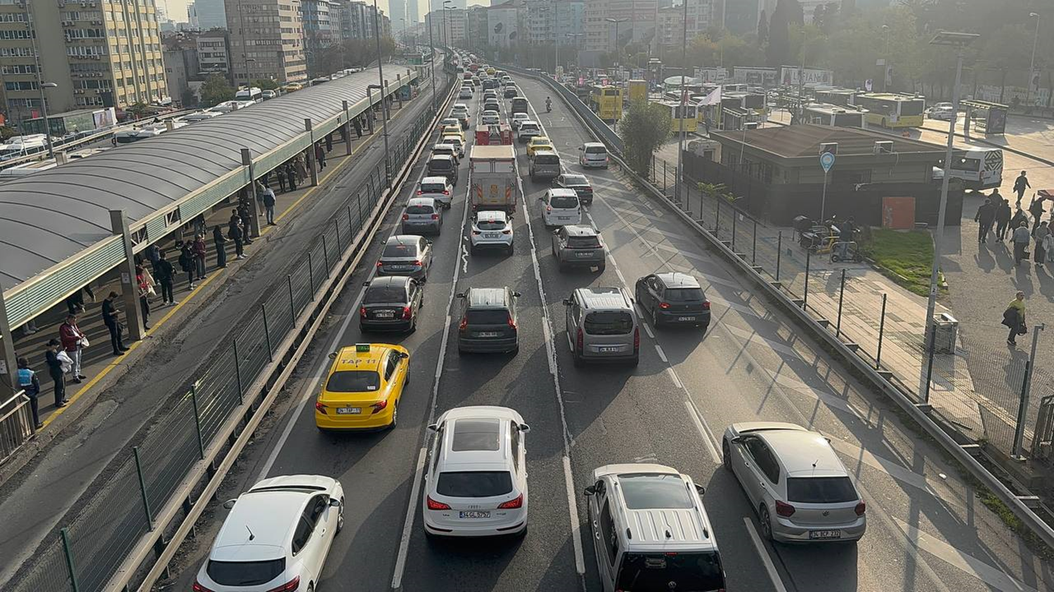 İstanbul'un ulaşım çilesi: Yoğunluk yüzde 75'e kadar çıktı