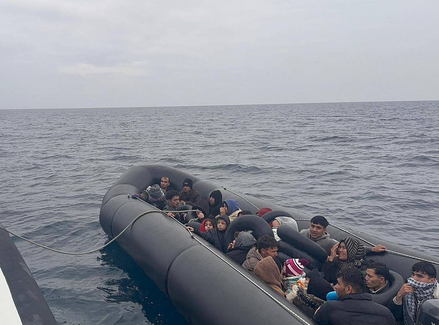 İzmir'de 128 düzensiz göçmen yakalandı