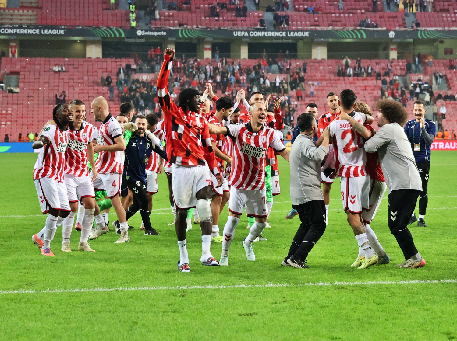 Samsunspor çıtayı yükseltti! Hedef ilk sekiz