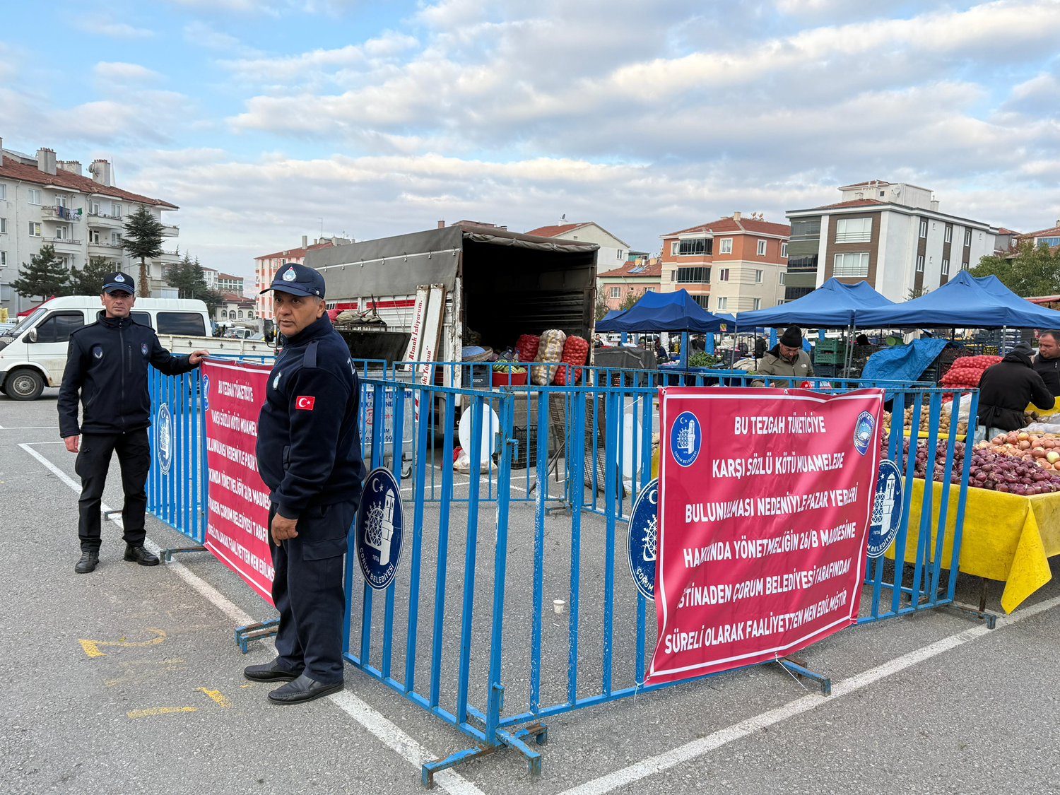 Müşteriye kötü davranan pazarcılar cezasız kalmadı
