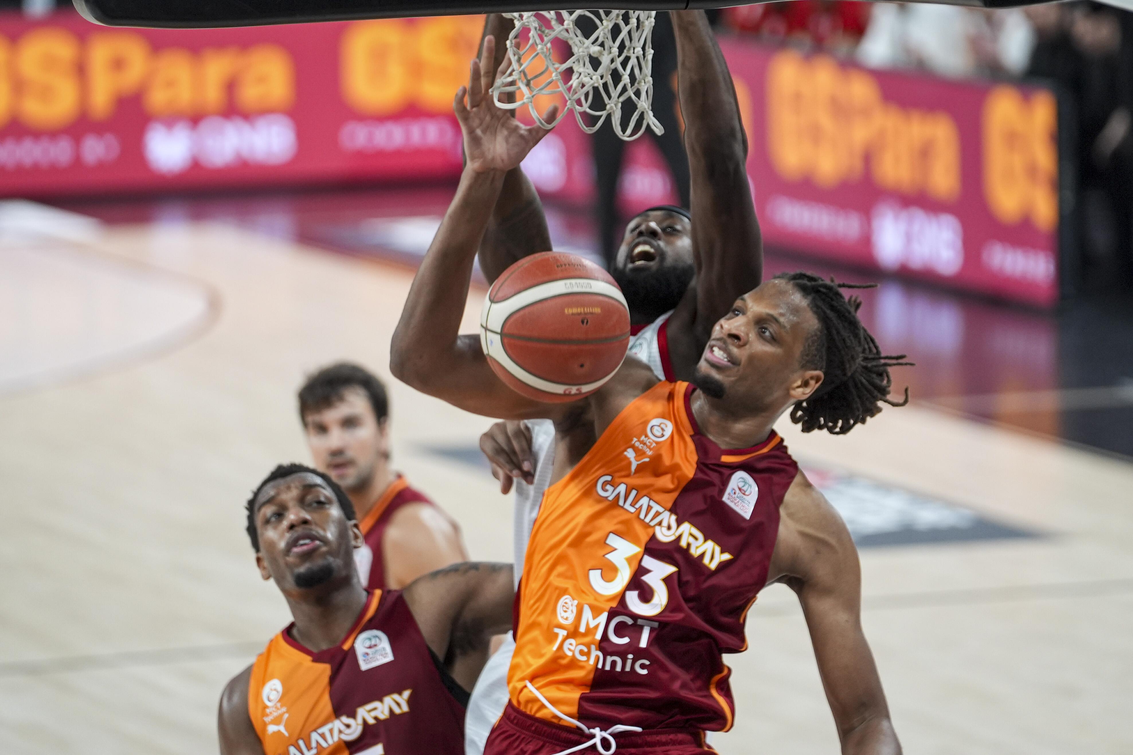 Galatasaray evinde farklı kazandı