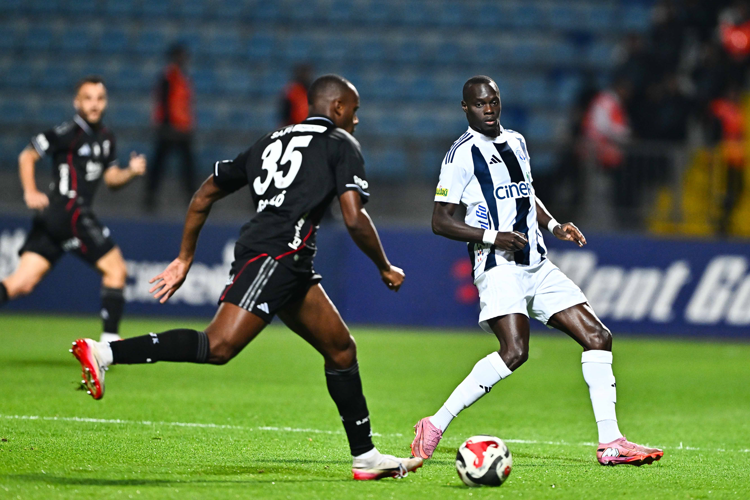 Zirve ile puan farkı 11! Beşiktaş 2 puanı sahada bıraktı