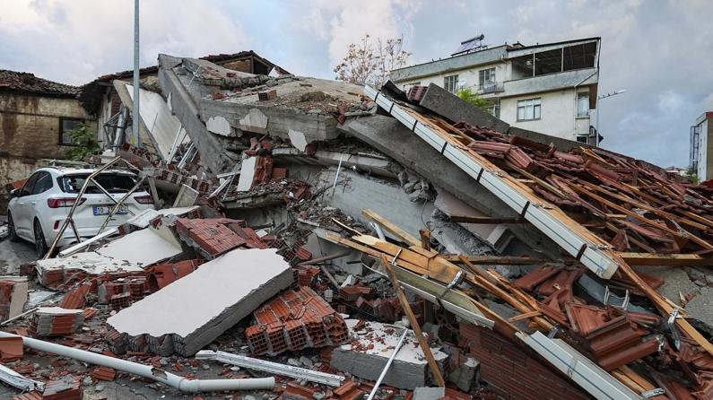 Sındırgı 6.1'le sarsıldı! Hasarın boyutu gün ağarınca ortaya çıktı