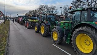 Fransa'nın güneyi karıştı! Devlet binalarına gübre dökerek tepki gösterdiler