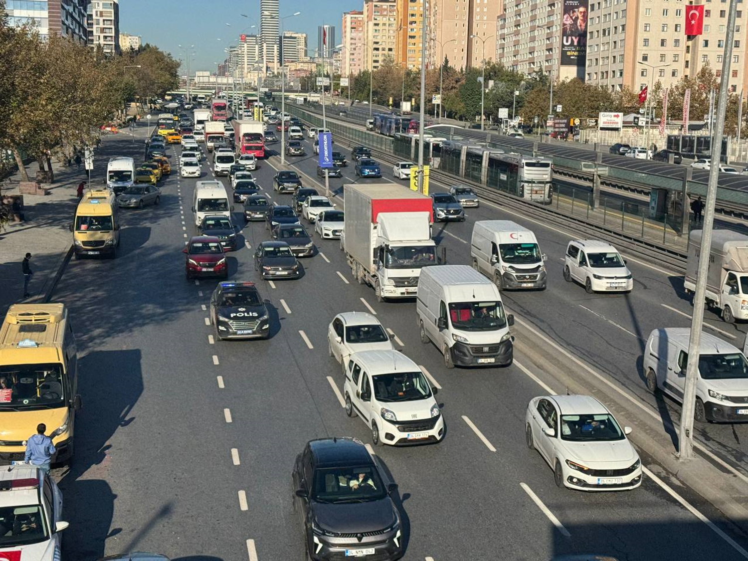 İstanbul'da ulaşım çilesi: Trafik yoğunluğu yükseldi