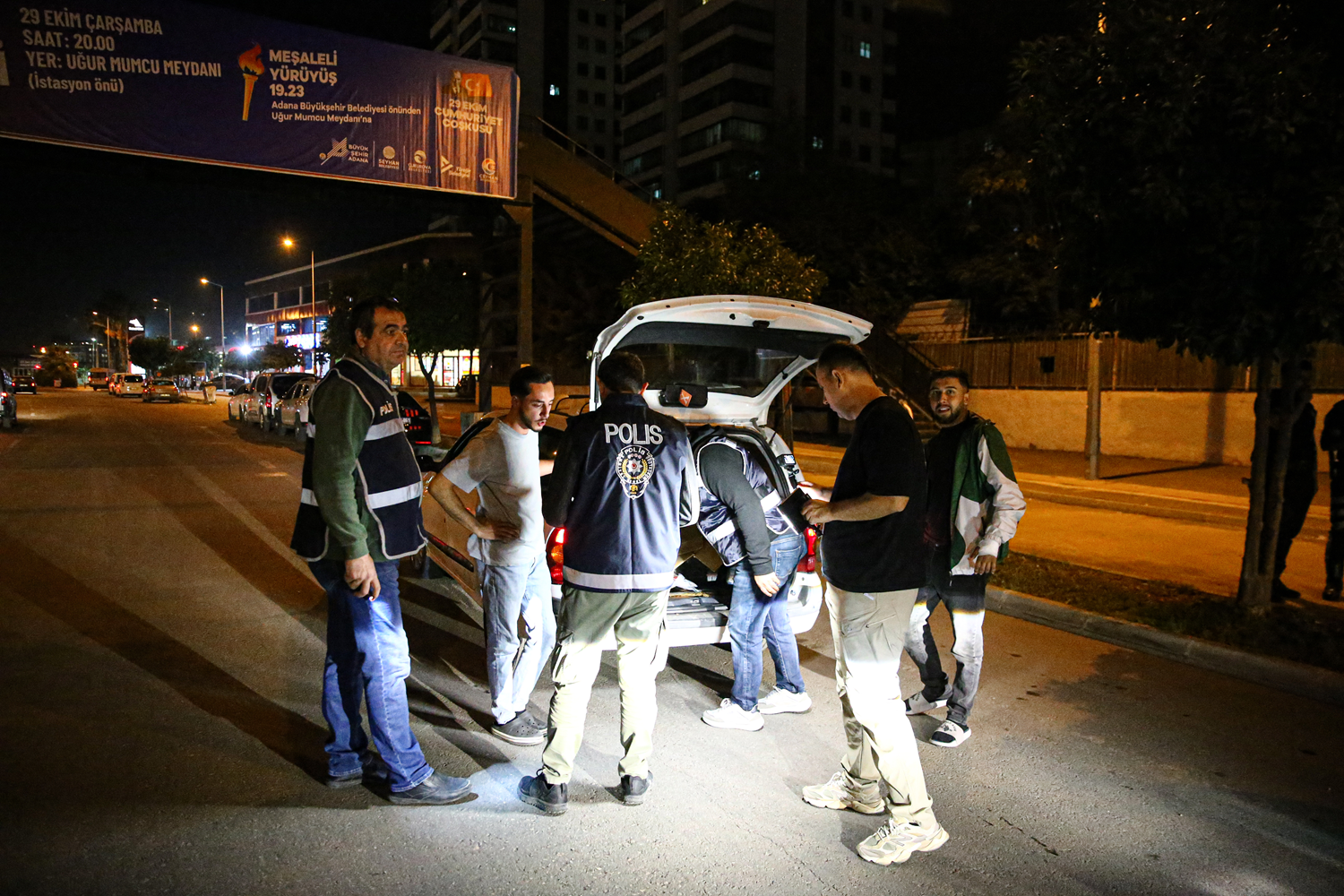 Adana'da helikopter destekli "huzur ve güven" uygulaması yapıldı