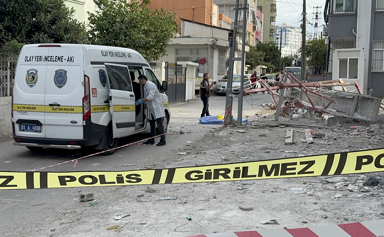 Adana'da inşaat iskelesinin düşmesi sonucu 1 işçi öldü, 1 işçi yaralandı