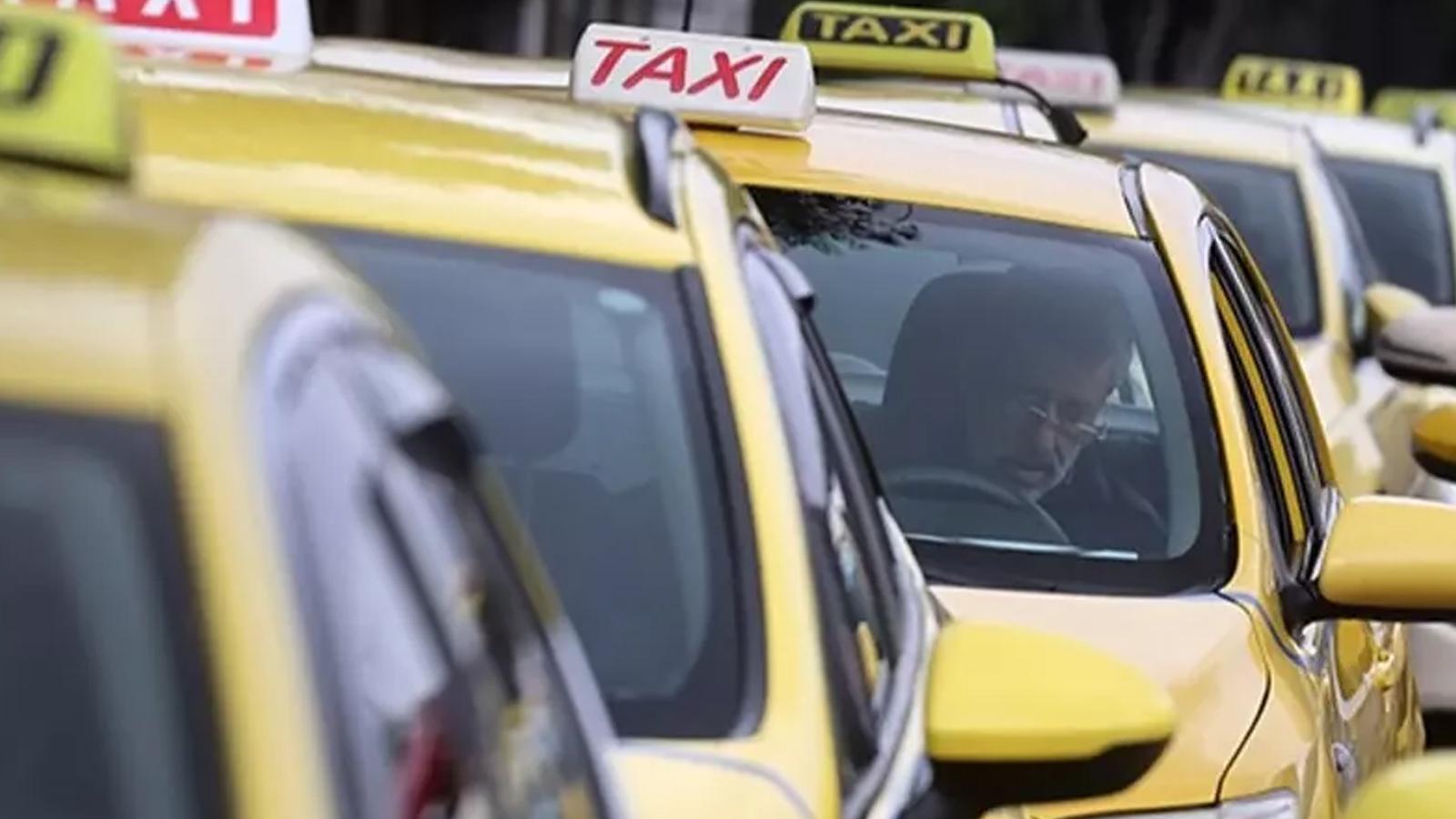 Atina'da taksiciler greve gitti