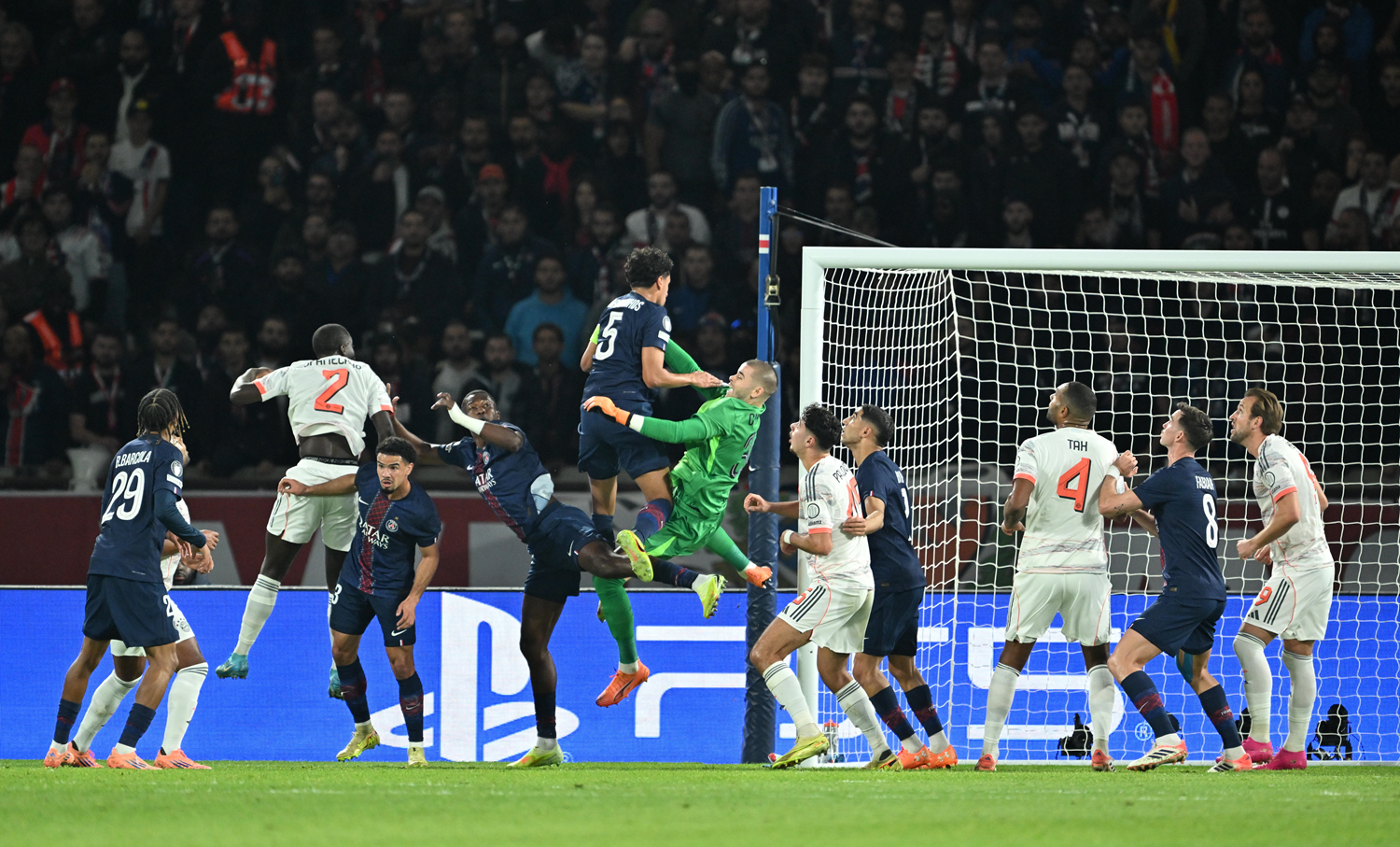 Bayern Münih, PSG'yi Luis Diaz ile yıktı