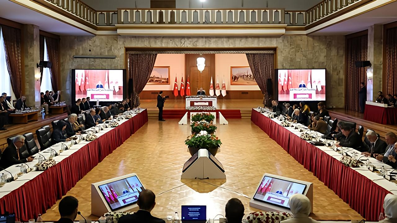 TBMM Başkanı Kurtulmuş, Milli Dayanışma, Kardeşlik ve Demokrasi Komisyonu üyelerini kabul etti