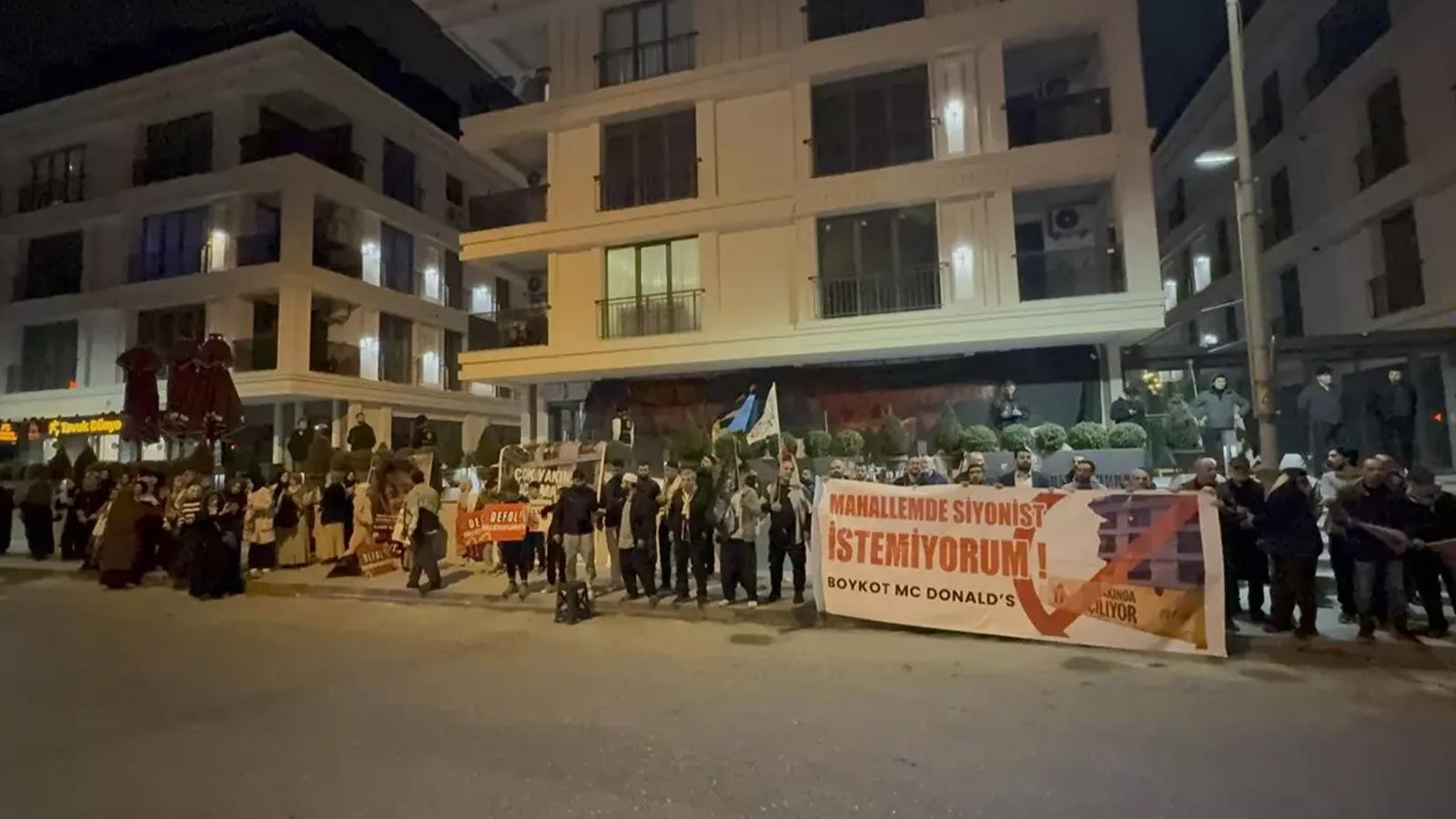 Üsküdar'da boykot nöbeti 30.gününde: Mahallemde siyonist istemiyorum