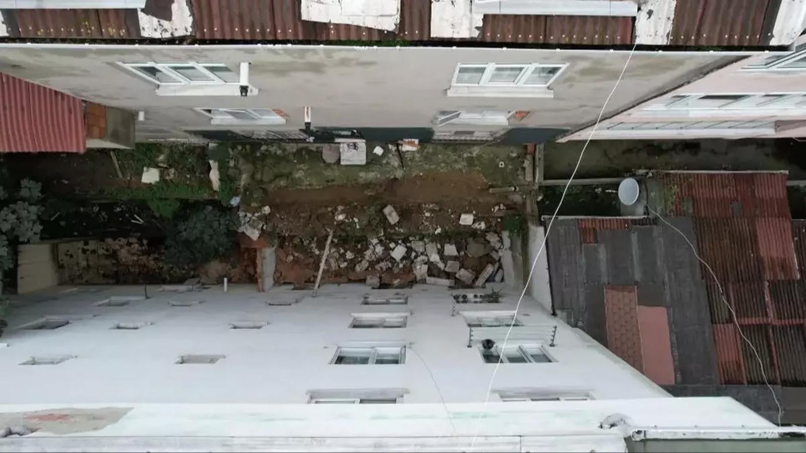 Arnavutköy'de istinat duvarı çöktü: İki bina hasar gördü