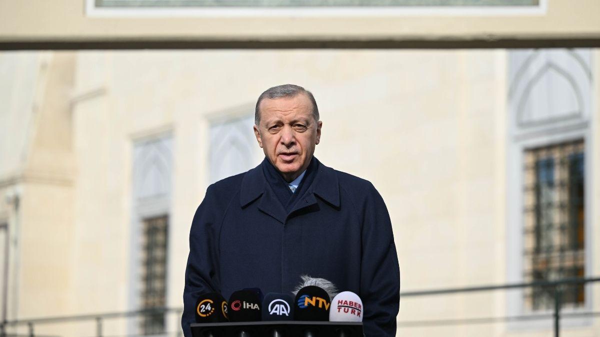 Cumhurbaşkanı Erdoğan cuma namazını Hz. Ali Camisi'nde kıldı