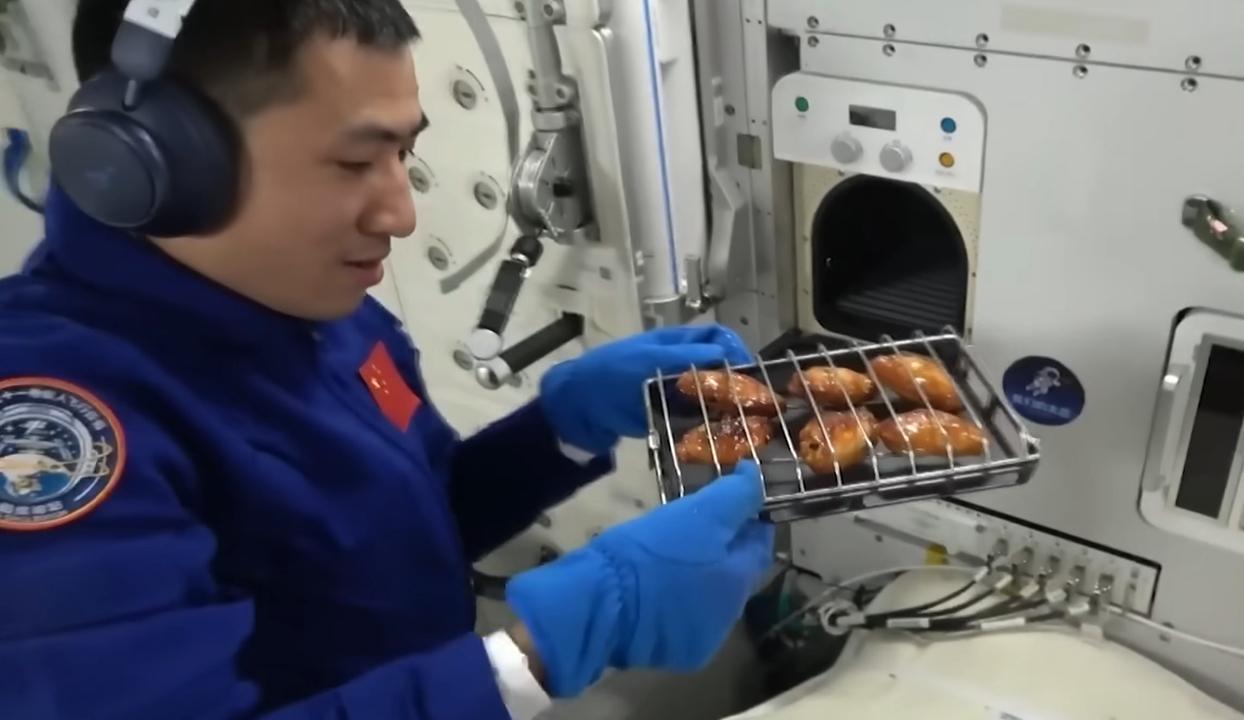 Uzayda barbekü! Çinli ekipten beklenmedik hamle