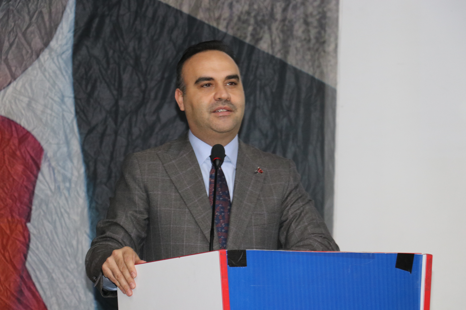 Bakan Kacır'dan savunma sanayi vurgusu: Türk milleti, gençlerinin eserleriyle gökyüzüne imzasını attı