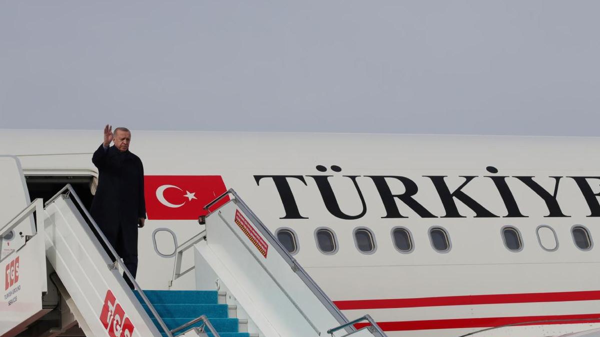 Cumhurbaşkanı Erdoğan, Bakü'den ayrıldı