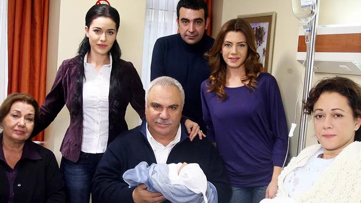 Fenomen dizi Yaprak Dökümü'yle ilgili yok artık dedirten gerçek! Eğer romana bağlı kalsaydı...