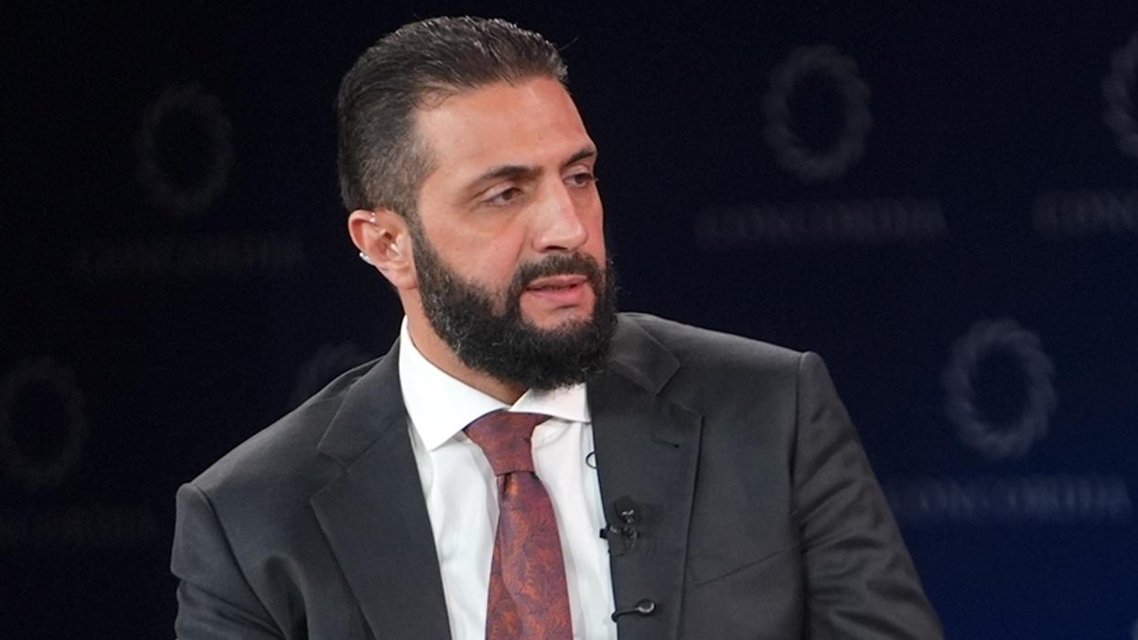 Suriye Cumhurbaşkanı Şara, ABD'li komutanlarla Şam'da basketbol oynadı