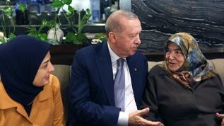 Cumhurbaşkanı Erdoğan'a sevgi seli... Vatandaşlarla sohbet etti
