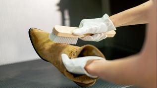 Süet bot ve nubuk ayakkabılar su geçirirse nasıl temizlenir?