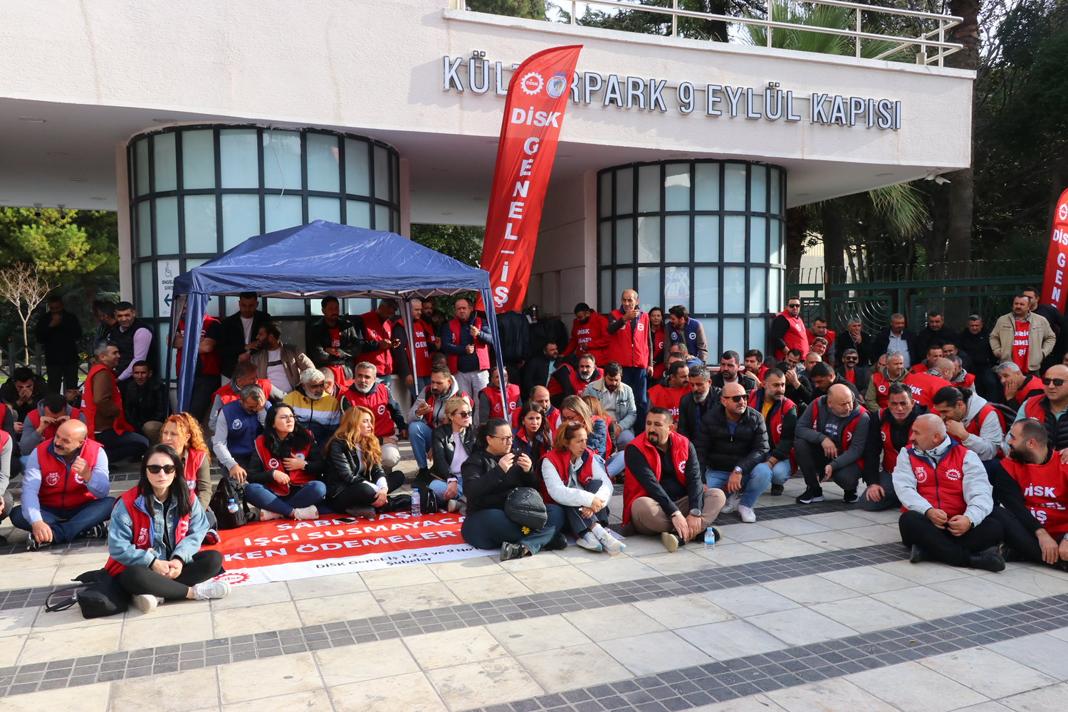 CHP'li İzmir'de dev protesto... İşçiler haklarını talep ediyor