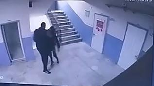 Otizmli öğrenciyi merdivenden iten okul müdürü gözaltında