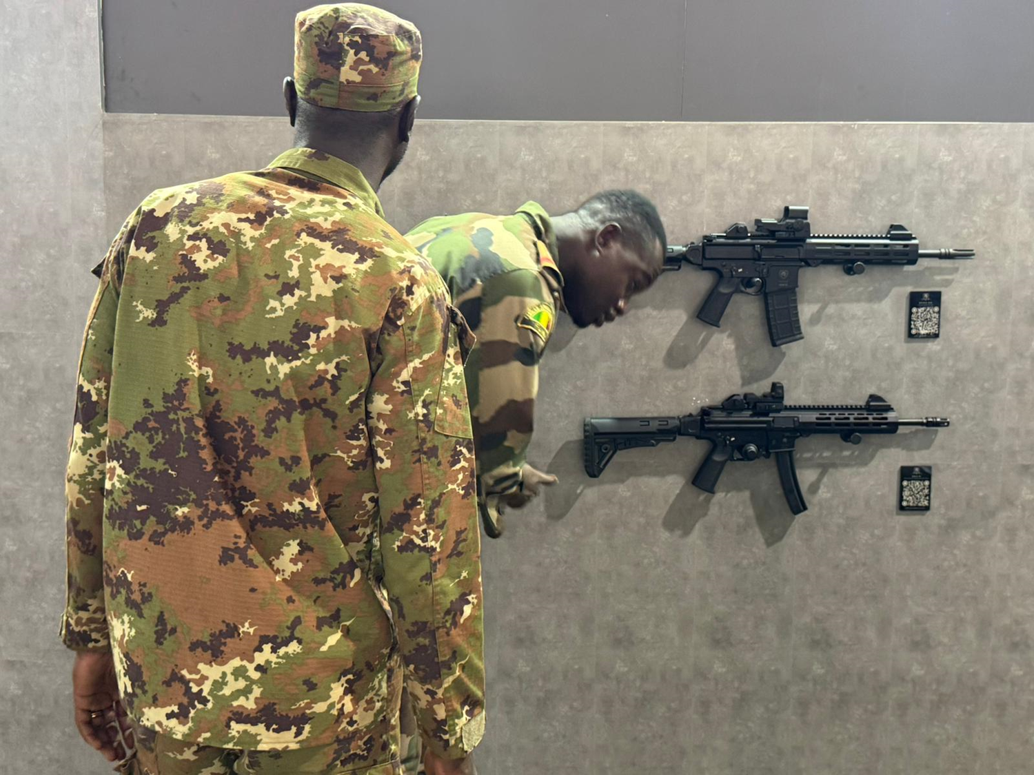 Silahlarımıza hayran kaldılar! Kapılarını Türk savunma sanayi devlerine açtılar