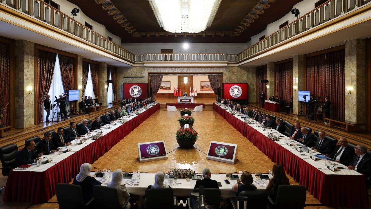 TBMM Başkanı Kurtulmuş'tan Meclis'te kritik görüşme