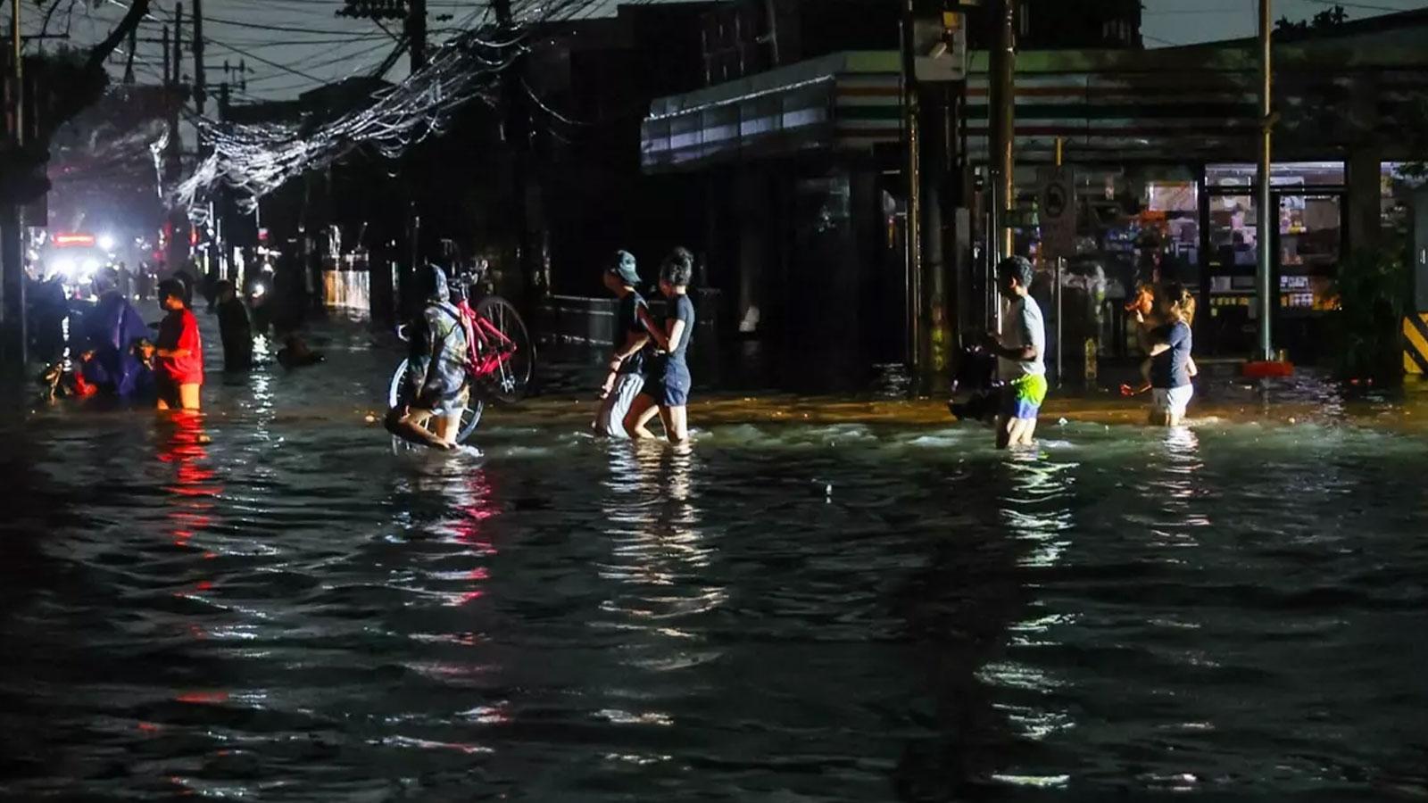 Fung-wong Tayfunu Filipinler'de 27 can aldı