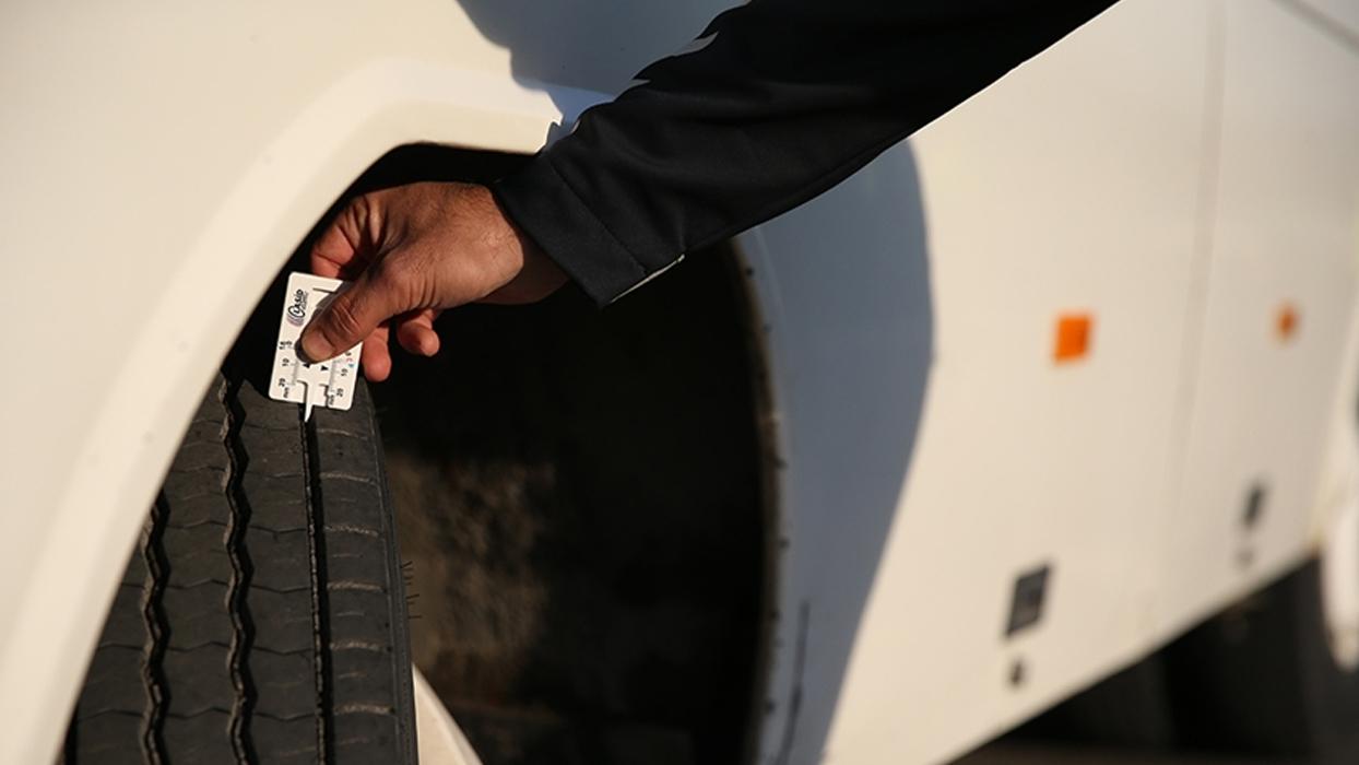 Kar lastiği olmayan araçlar yola çıkamayacak