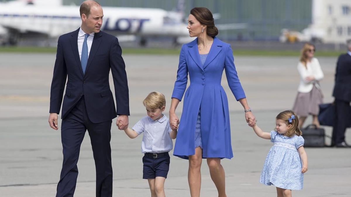 Kraliyet Ailesi'nden Akıllı Telefon Yasağı: "Tuğla Gibi Telefonlar Tercihimizdir!"