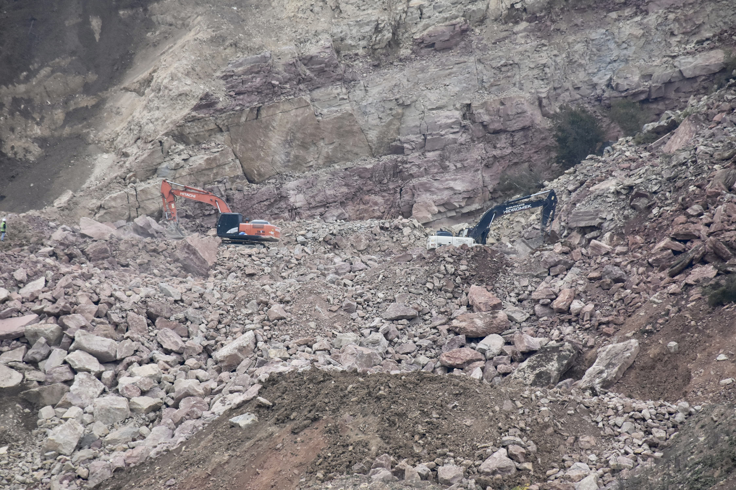 Taş ocağı şantiyesinde göçük: Arama kurtarma çalışmaları başladı