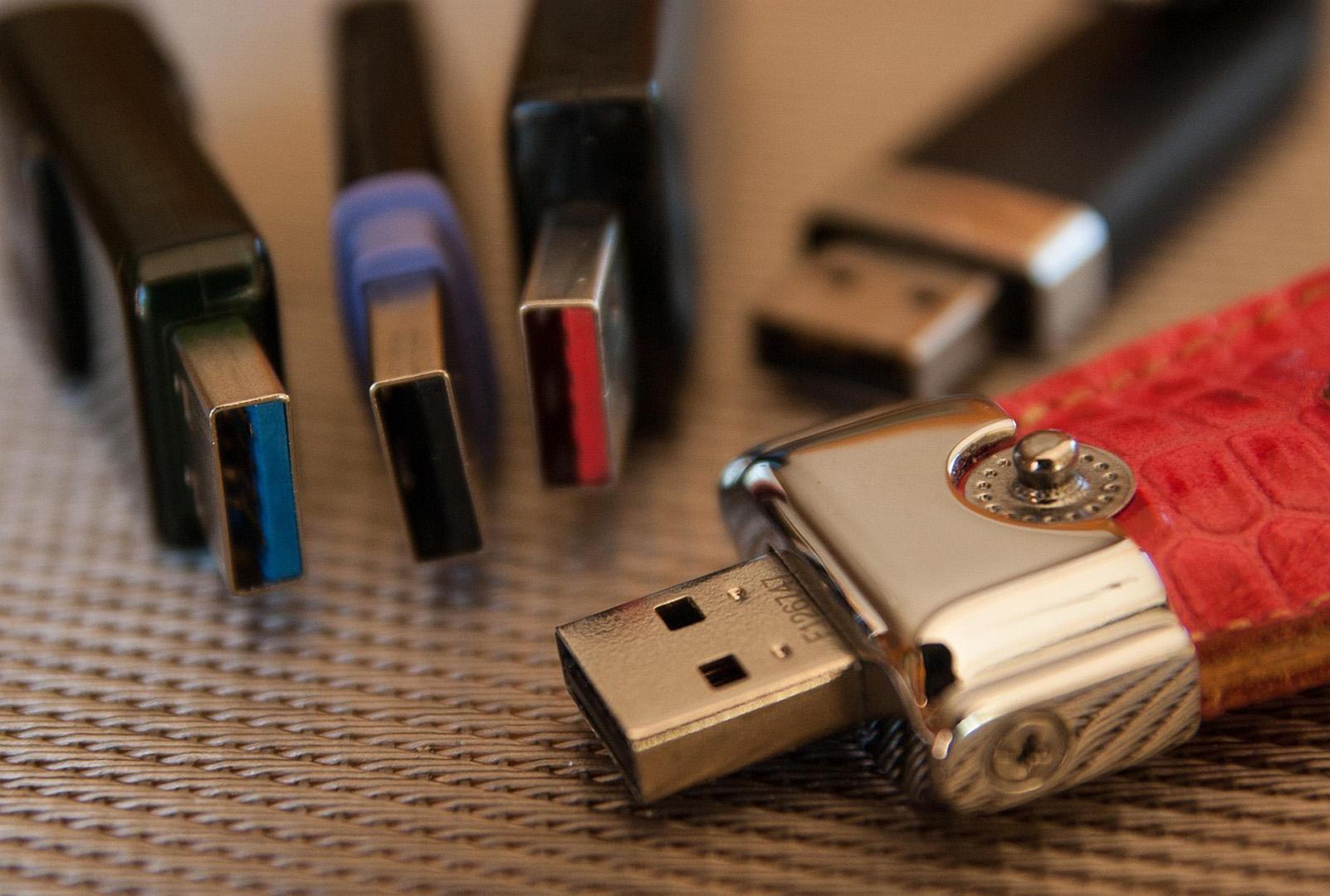 USB portlarında gizem! Renkler hangi teknolojiyi temsil ediyor?