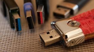 USB portlarında gizem! Renkler hangi teknolojiyi temsil ediyor?