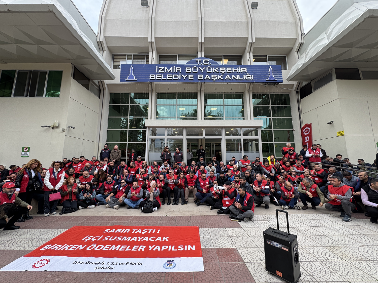 Yavuz hırsız ev sahibini bastırır misali! CHP'den işçilerin emeğine karalama