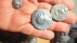 Bulgaristan sınırında Bizans dönemine ait 71 antik sikke ele geçirildi