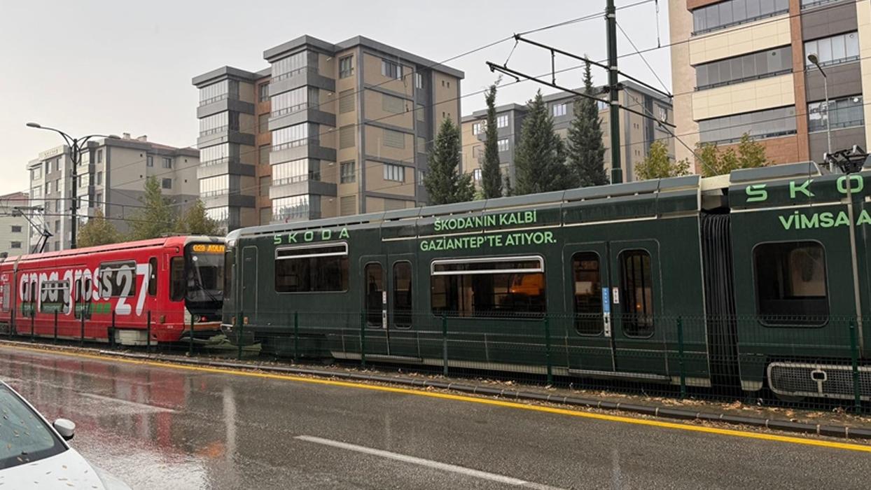 Şiddetli fırtınada tramvaya isabet eden yıldırım dehşeti