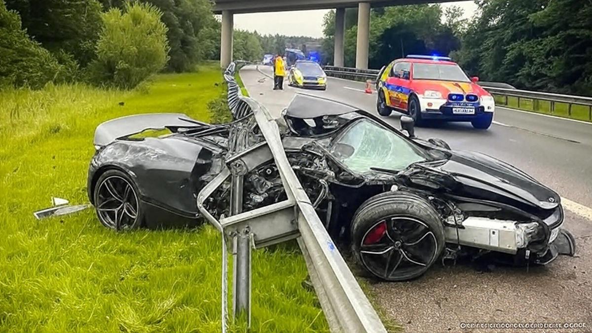 300 bin euro değerindeki McLaren Münih'te parçalandı