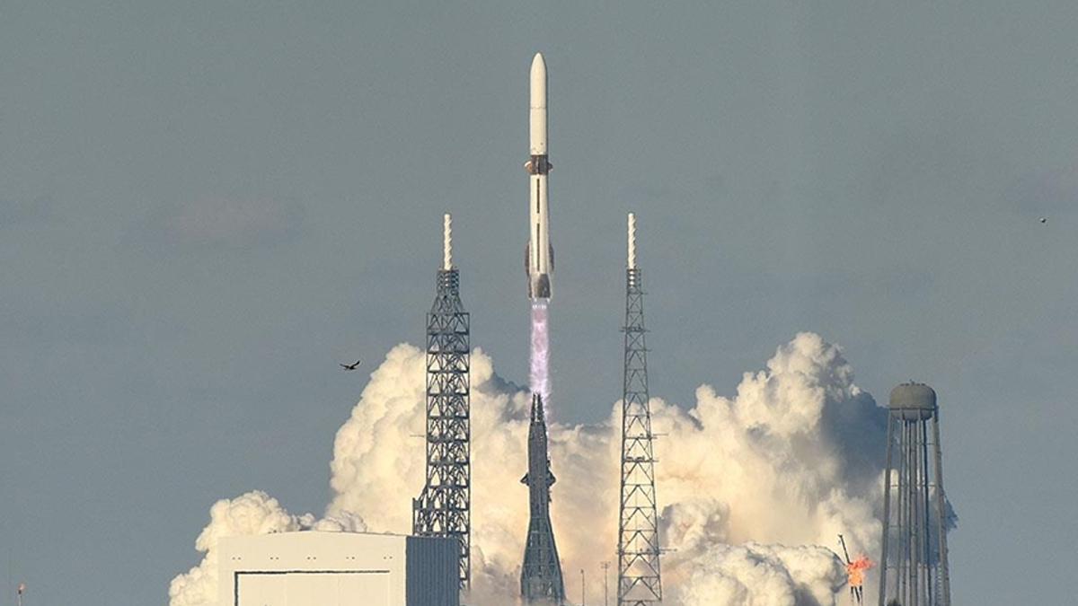 Gecikmelerin ardından Blue Origin'in dev roketi gökyüzüne yükseldi