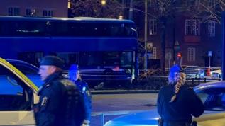 İsveç'te otobüs durağa daldı! Ölü ve yaralılar var