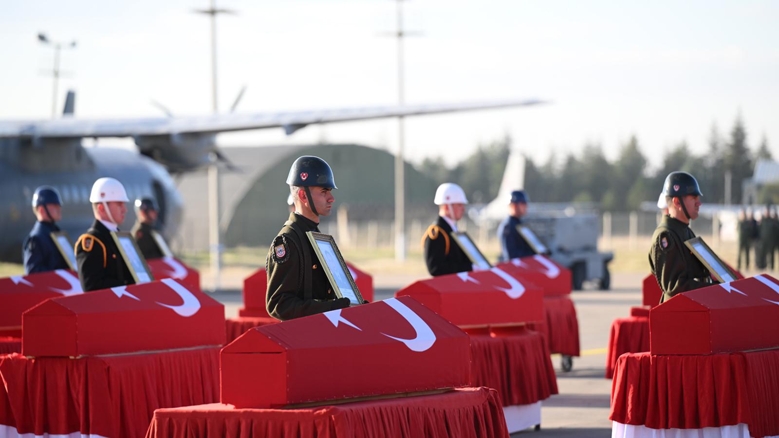Türkiye şehitlerini uğurluyor... Kahramanlara son görev!