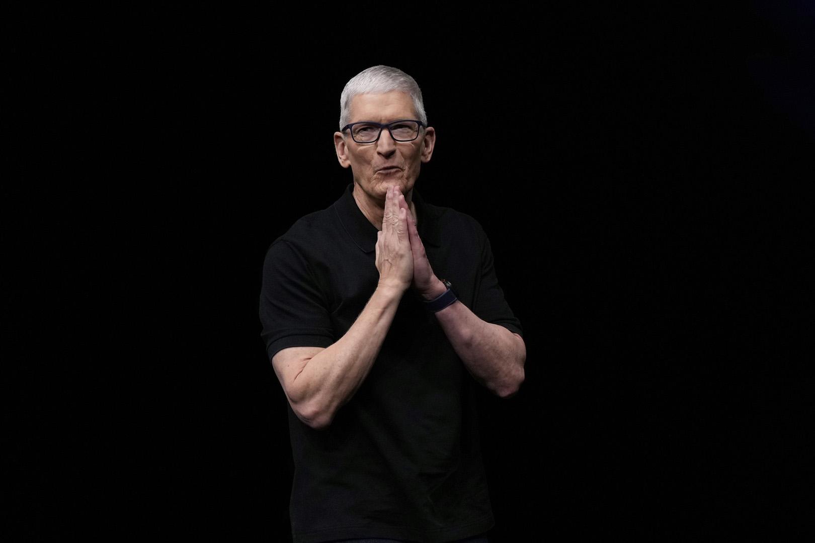 Apple'da büyük değişim! Cook'un yerine kim geçecek?