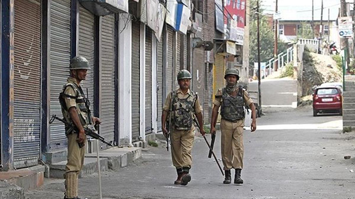 Cammu Keşmir'de karakolda depolanan patlayıcı infilak etti: 9 ölü